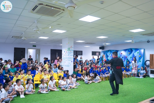 HỘI TRƯỜNG TRONG VÀ NGOÀI